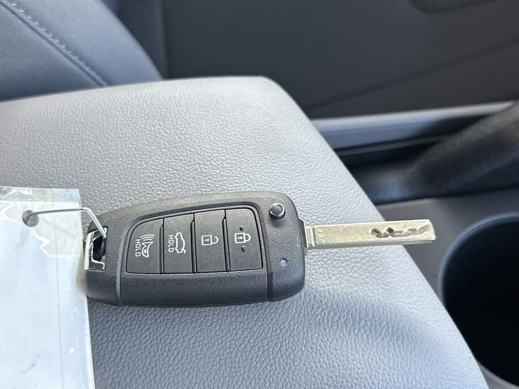 2025 Hyundai Elantra SE - Photo 29