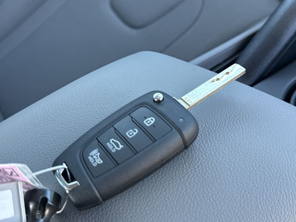 Thumbnail: 2025 Hyundai Elantra - 19