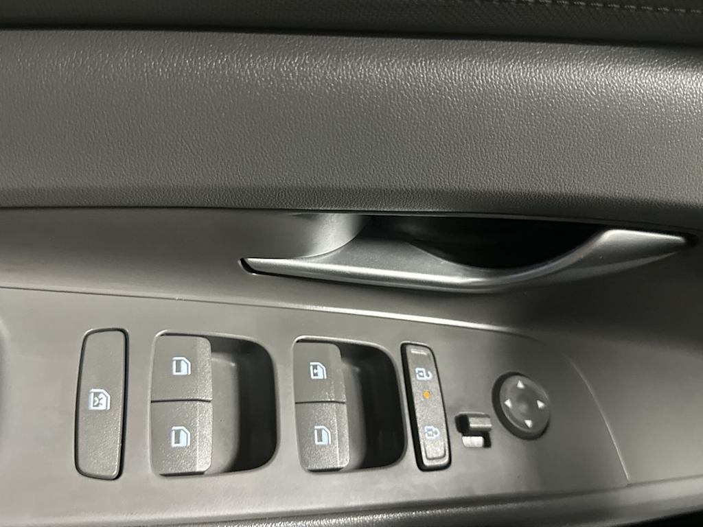 Thumbnail: 2025 Hyundai Elantra - 25