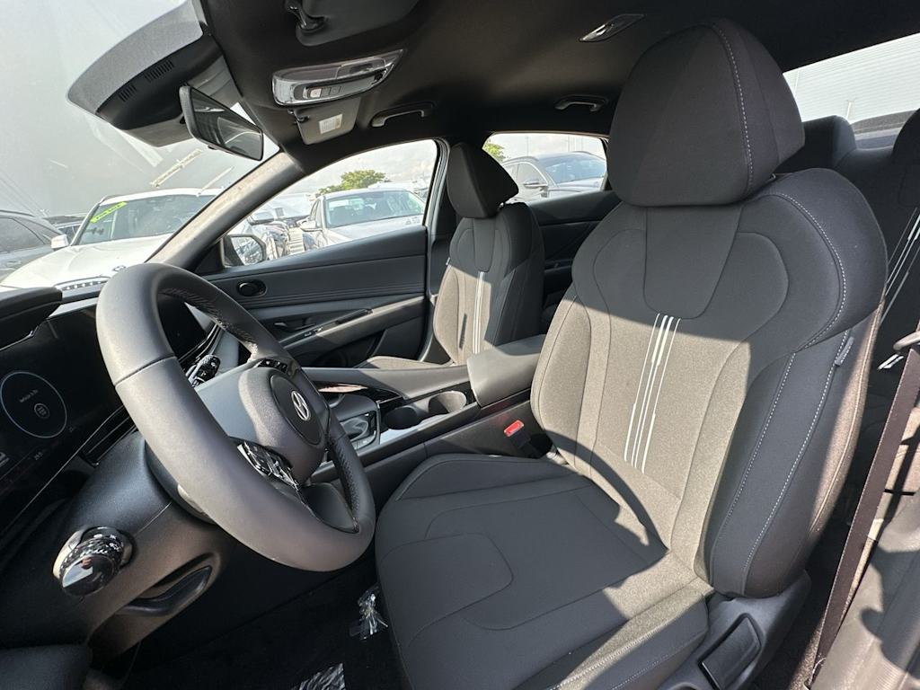 Thumbnail: 2025 Hyundai Elantra - 10