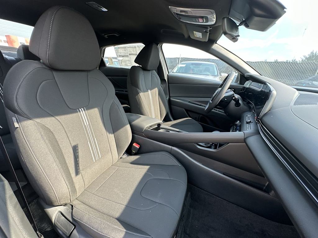 Thumbnail: 2025 Hyundai Elantra - 11