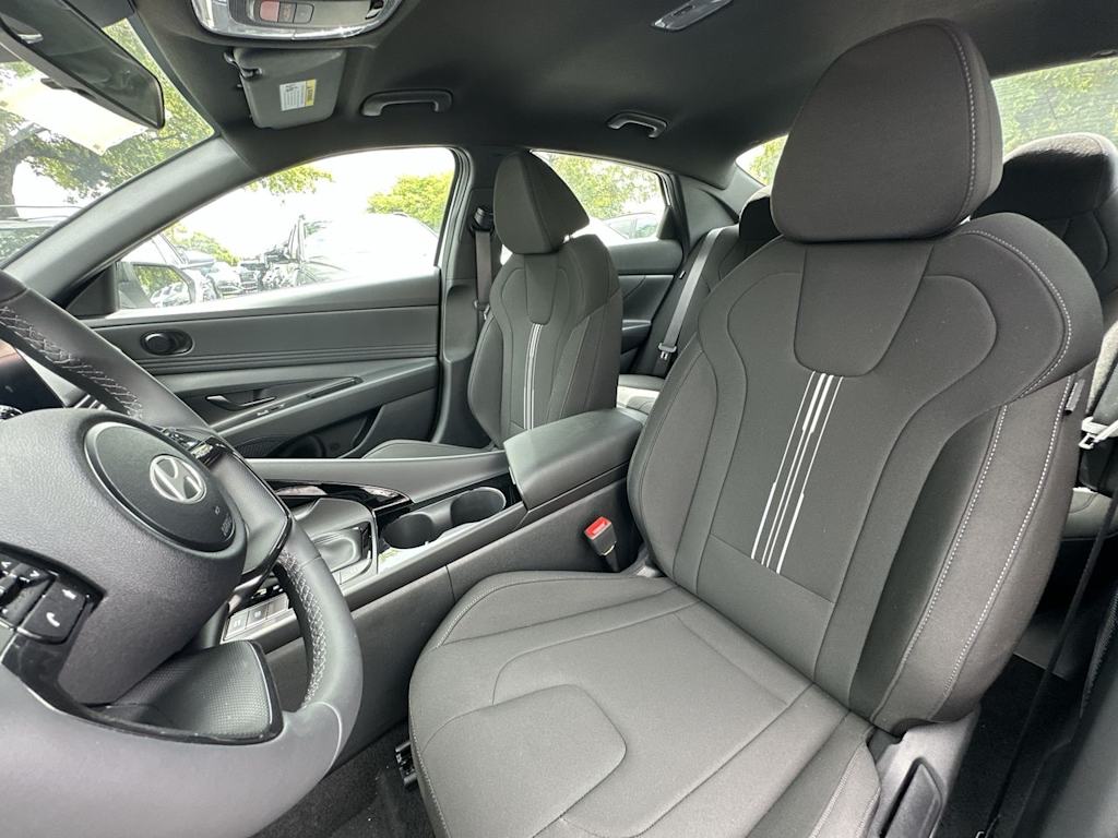 Thumbnail: 2025 Hyundai Elantra - 10