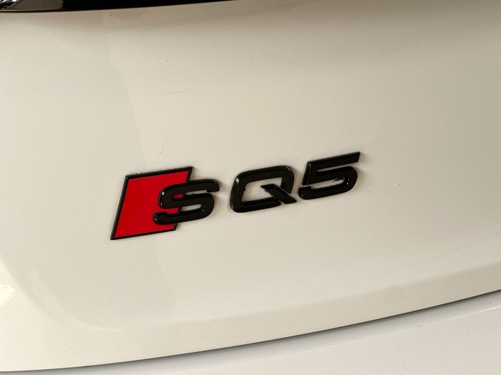 Thumbnail: 2023 Audi SQ5 - 7