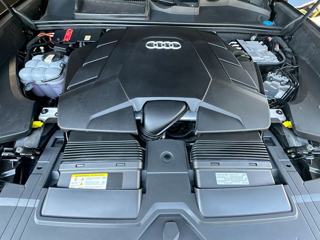 Thumbnail: 2023 Audi Q8 - 8