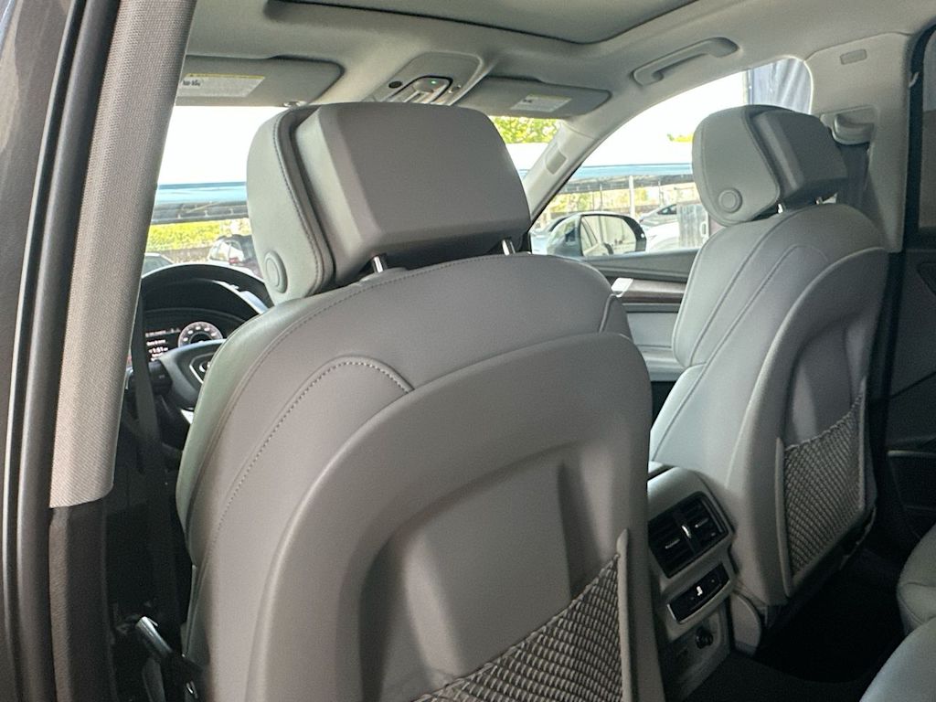 Thumbnail: 2025 Audi Q5 - 12