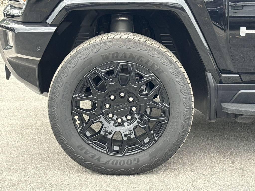 Thumbnail: 2026 GMC Hummer EV - 8