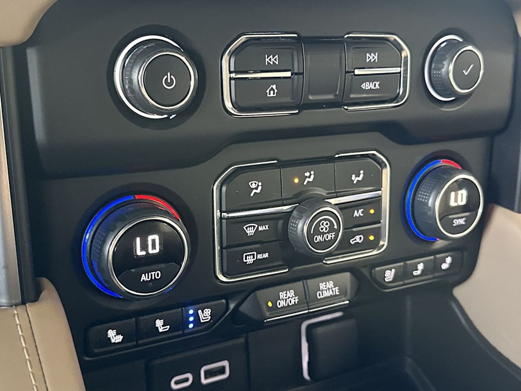 Thumbnail: 2024 Chevrolet Suburban - 24