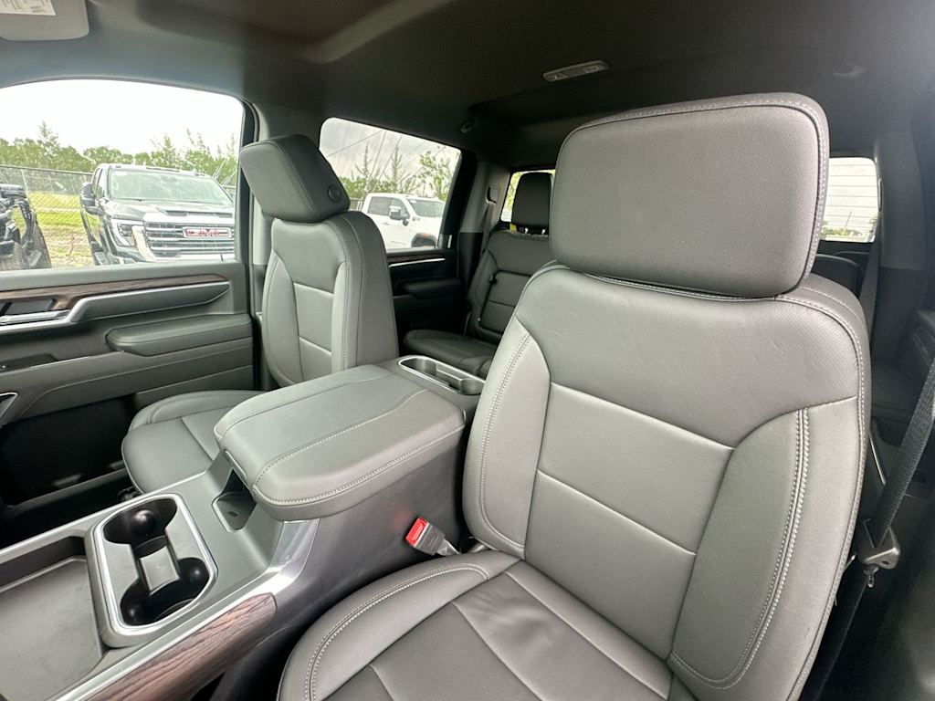 Thumbnail: 2026 GMC Sierra 2500 - 10