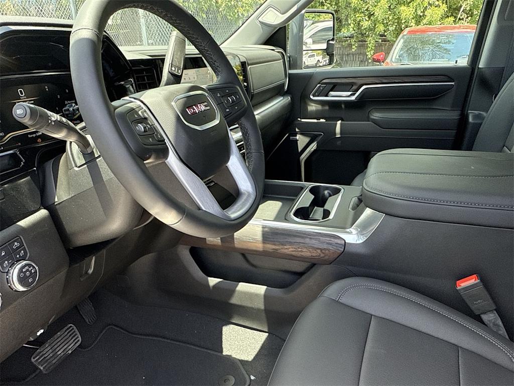 Thumbnail: 2025 GMC Sierra 2500 - 2