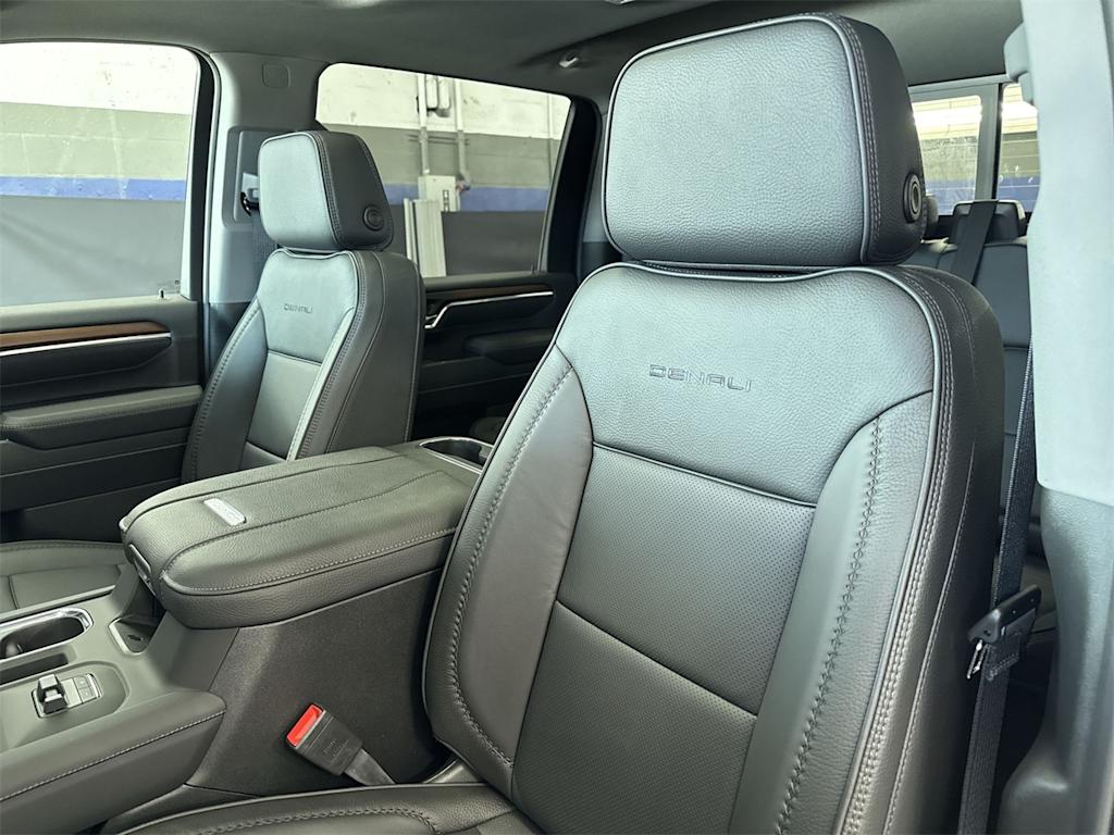 Thumbnail: 2025 GMC Sierra 2500 - 10