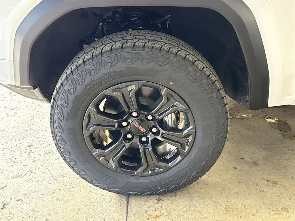 Thumbnail: 2025 GMC Canyon - 8