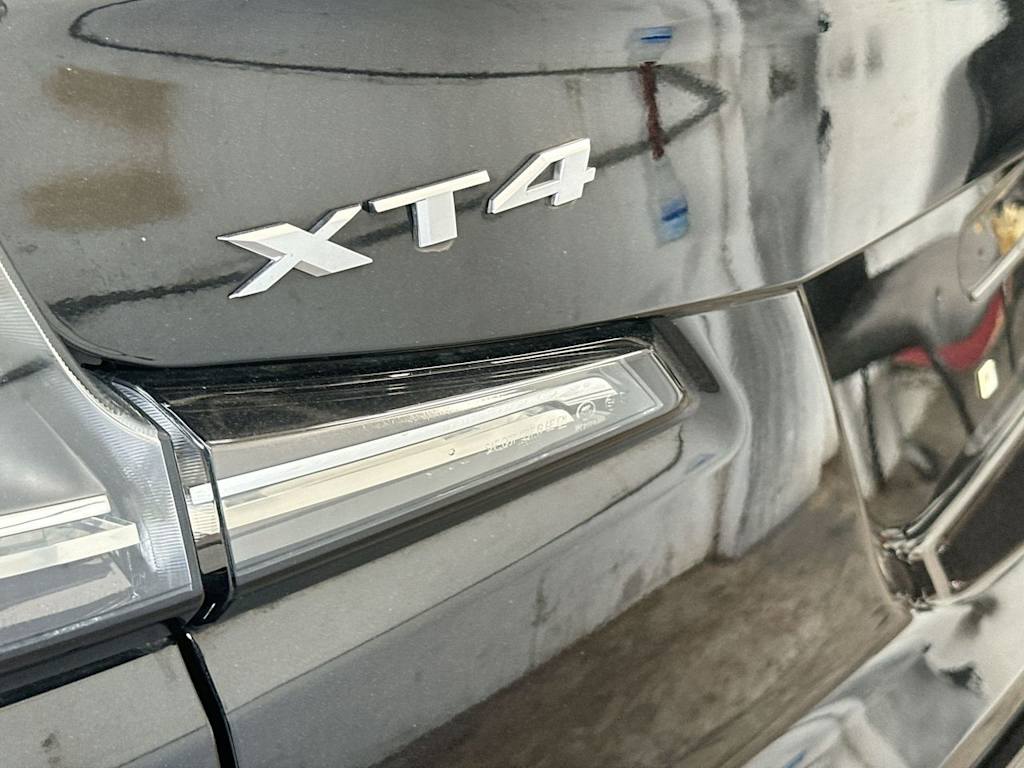 Thumbnail: 2023 Cadillac XT4 - 24