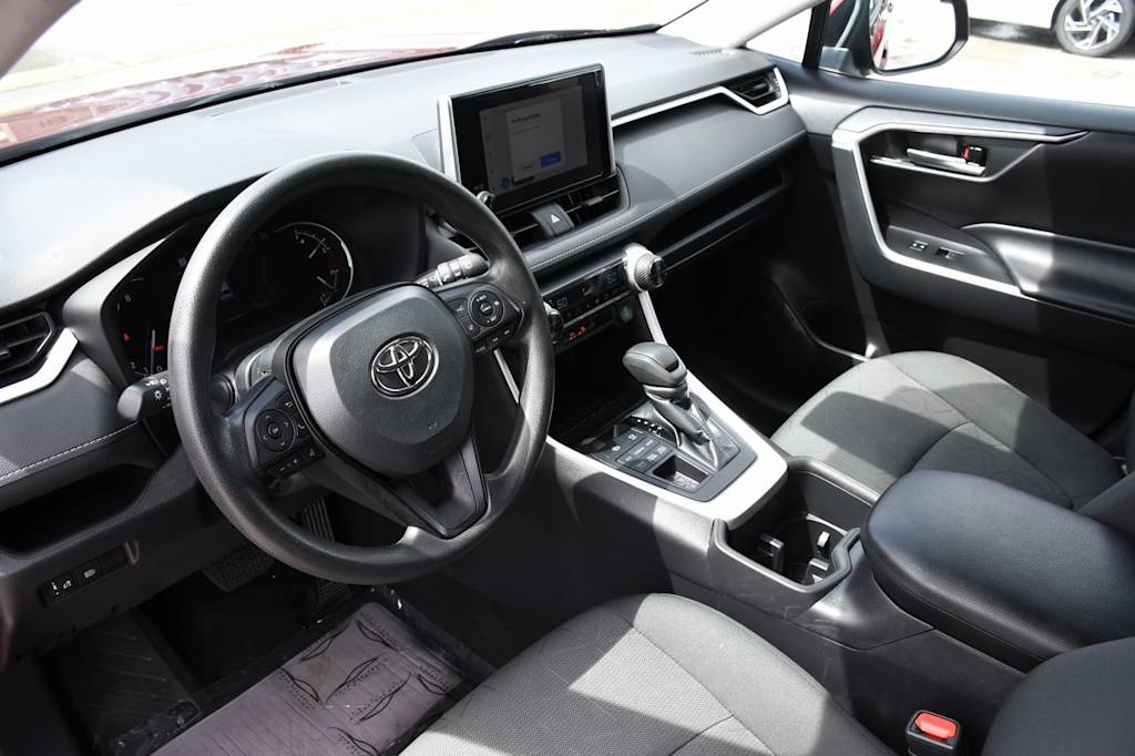 2023 Toyota RAV4 XLE 2