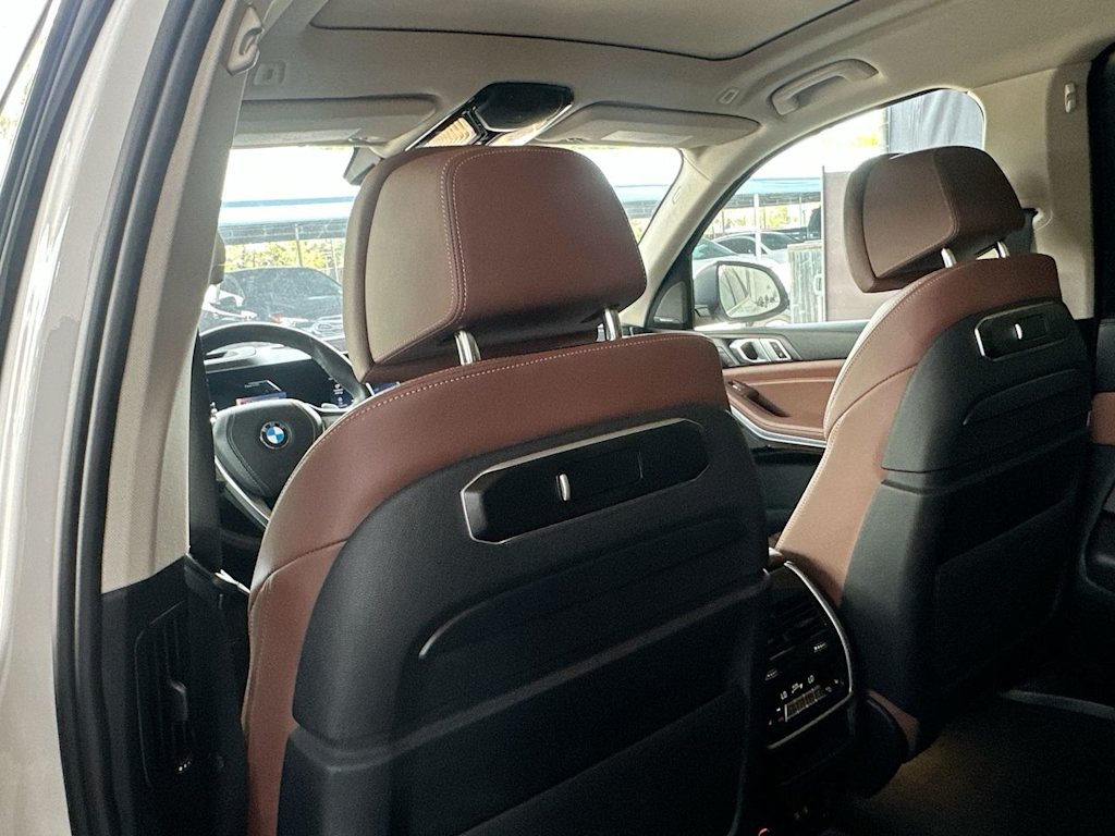 Thumbnail: 2024 BMW X7 - 27