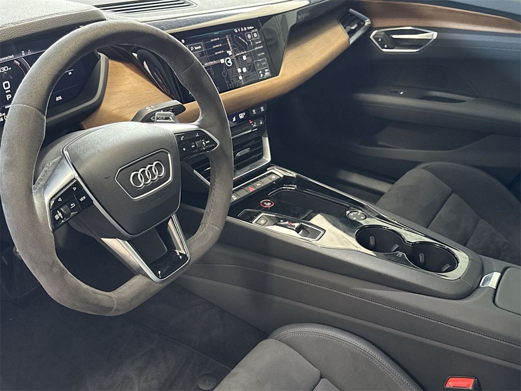 Thumbnail: 2022 Audi e-tron GT - 2