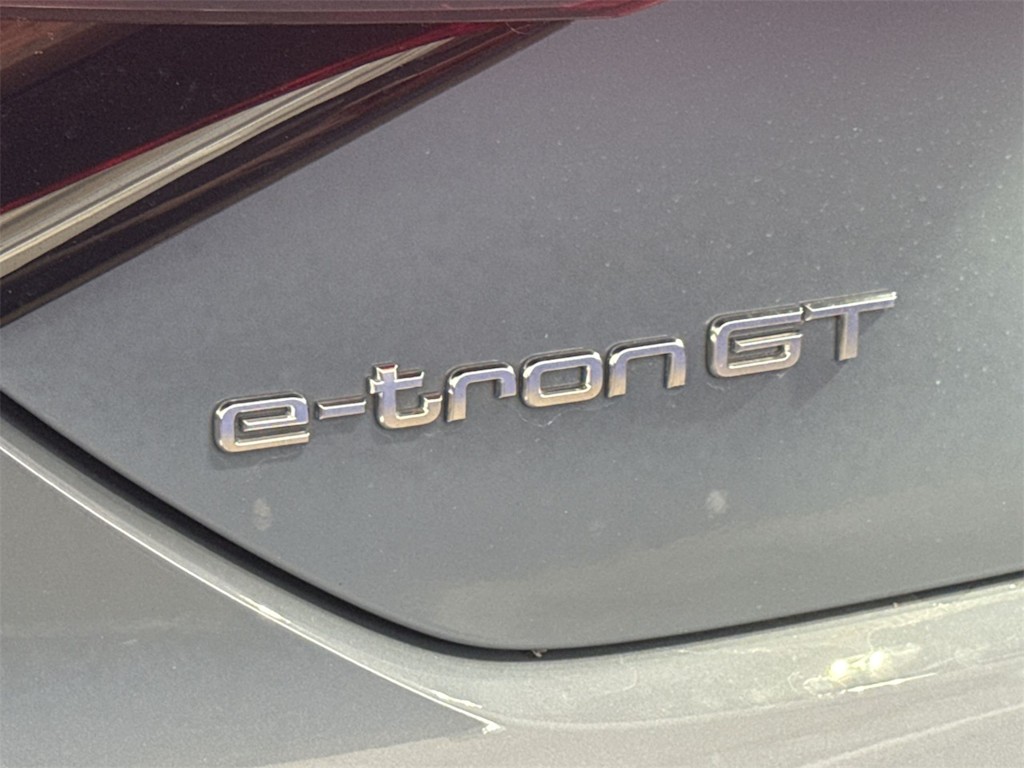 Thumbnail: 2022 Audi e-tron GT - 7