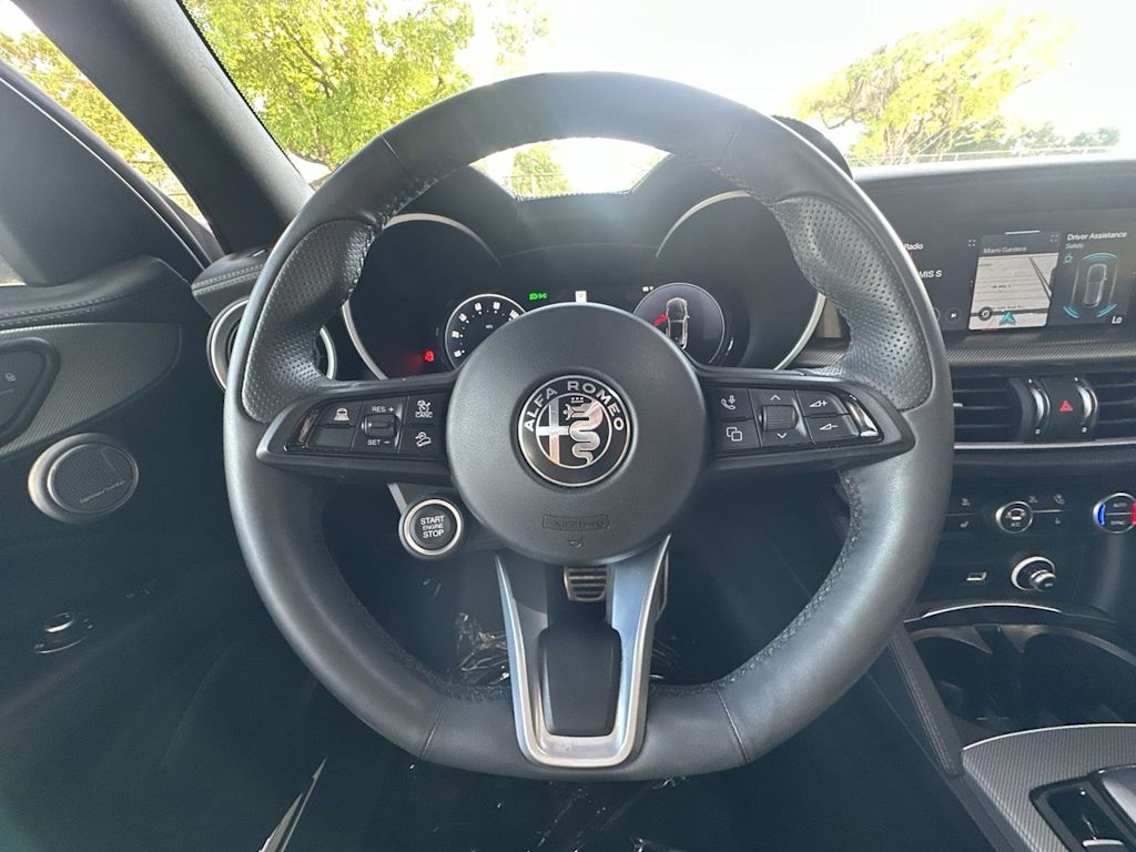 Thumbnail: 2024 Alfa Romeo Stelvio - 8