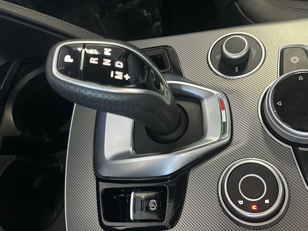 Thumbnail: 2024 Alfa Romeo Stelvio - 14