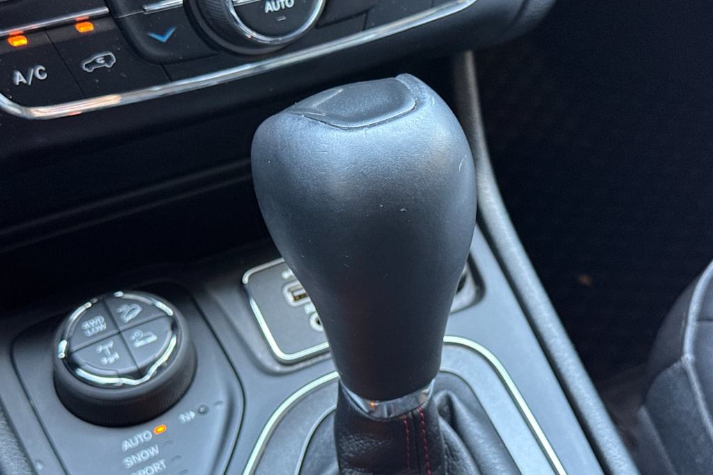 Thumbnail: 2021 Jeep Cherokee - 14