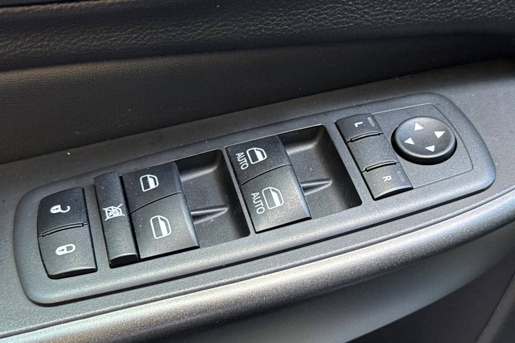 Thumbnail: 2021 Jeep Cherokee - 22