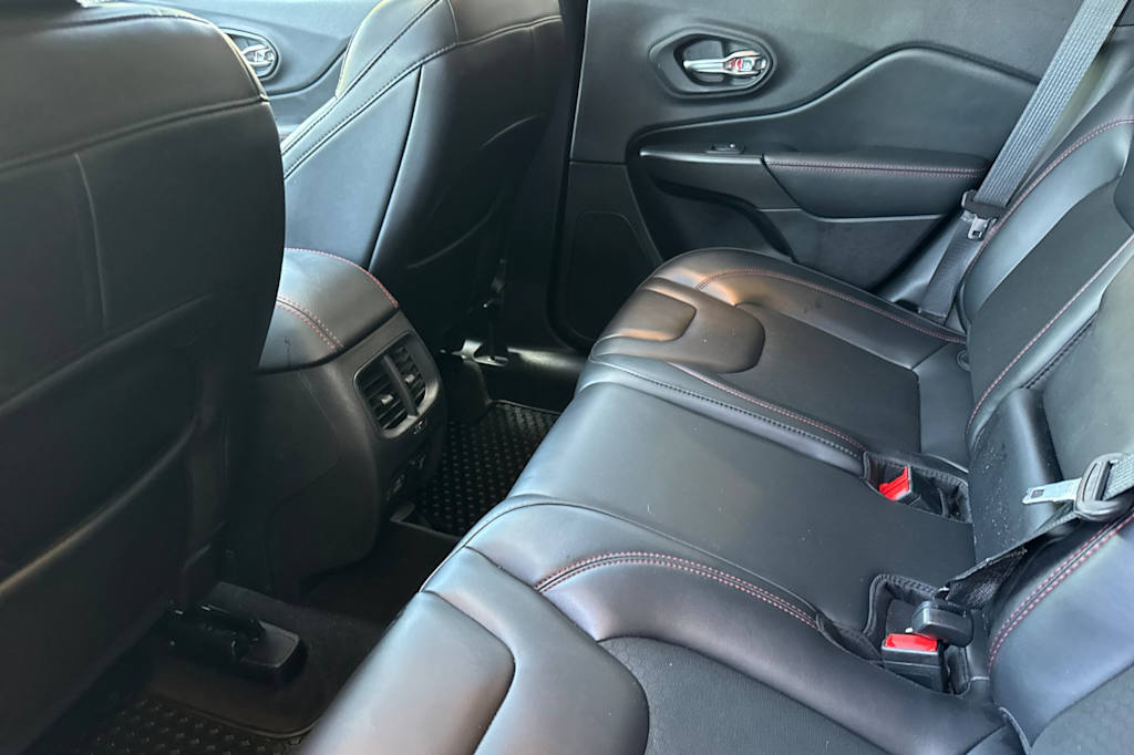 Thumbnail: 2021 Jeep Cherokee - 11