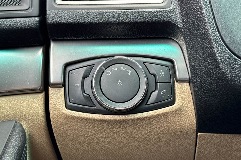 Thumbnail: 2016 Ford Explorer - 29