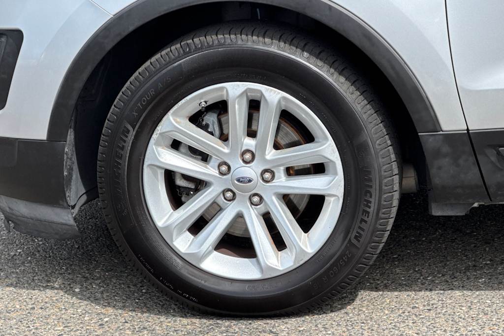 Thumbnail: 2016 Ford Explorer - 8