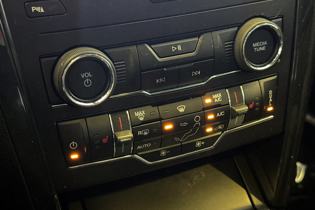 Thumbnail: 2019 Ford Explorer - 24