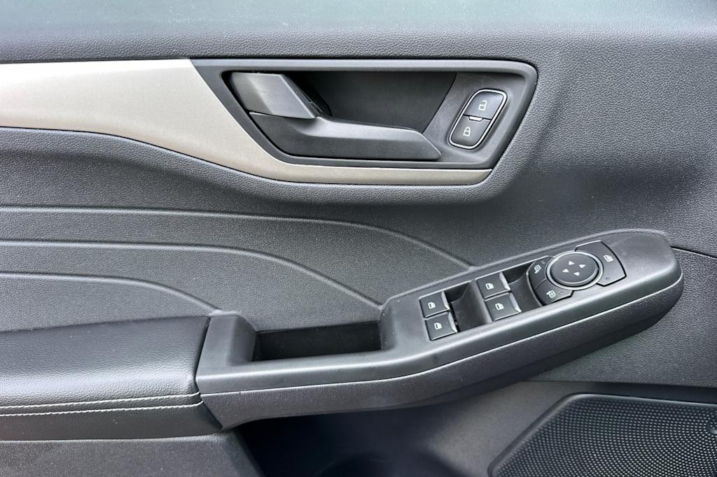 Thumbnail: 2022 Ford Escape - 21