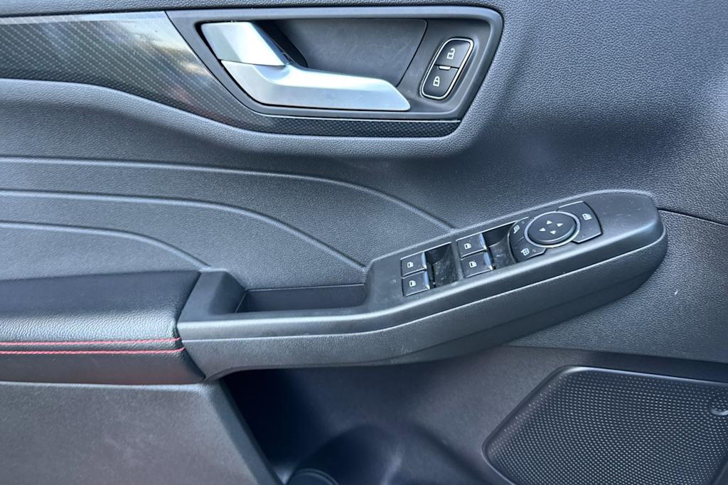 Thumbnail: 2023 Ford Escape - 20
