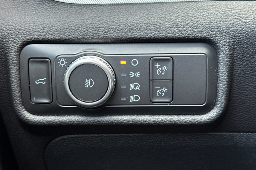 Thumbnail: 2022 Ford Explorer - 32