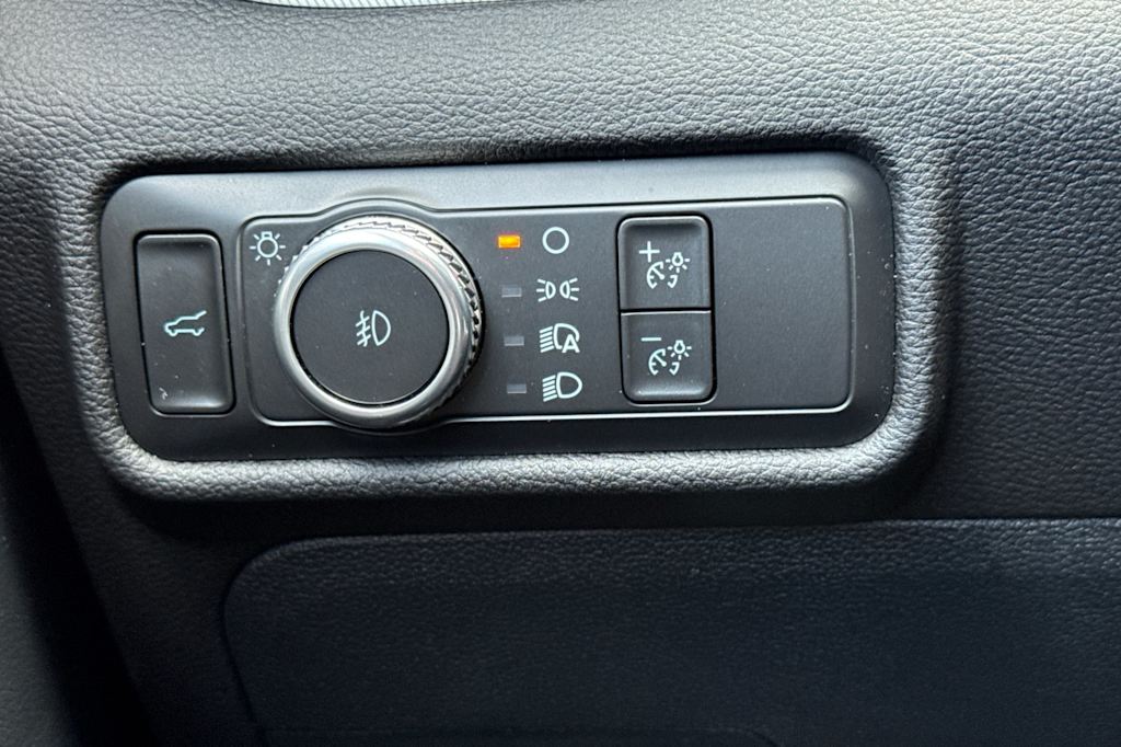 Thumbnail: 2022 Ford Explorer - 31