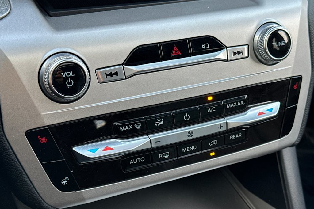 Thumbnail: 2022 Ford Explorer - 27