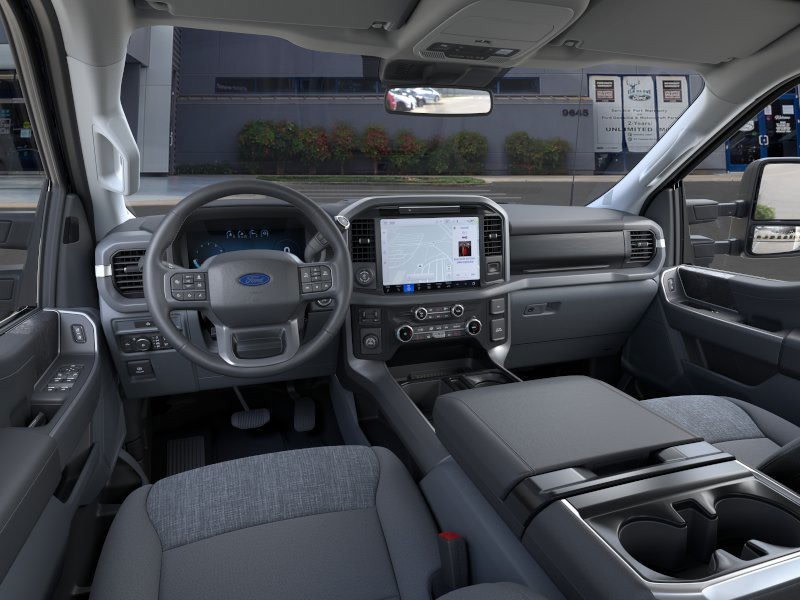2025 Ford F-150 XLT 2