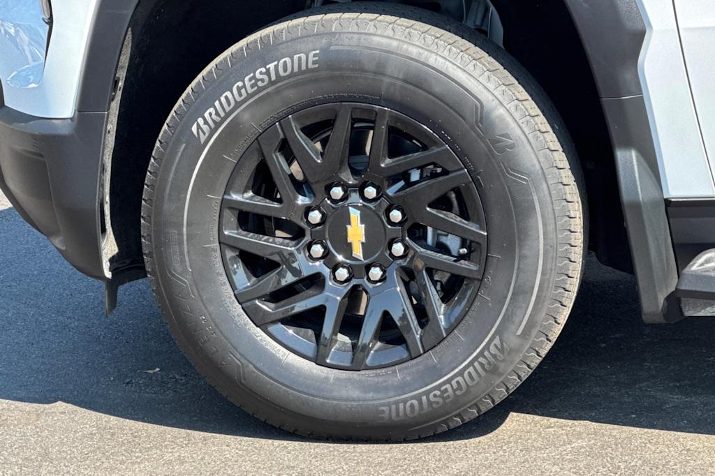 Thumbnail: 2024 Chevrolet Silverado EV - 8