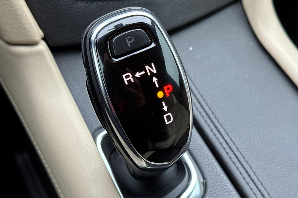 Thumbnail: 2017 Cadillac XT5 - 15