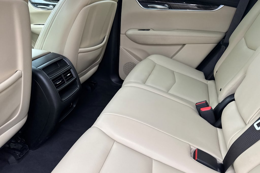 Thumbnail: 2017 Cadillac XT5 - 11