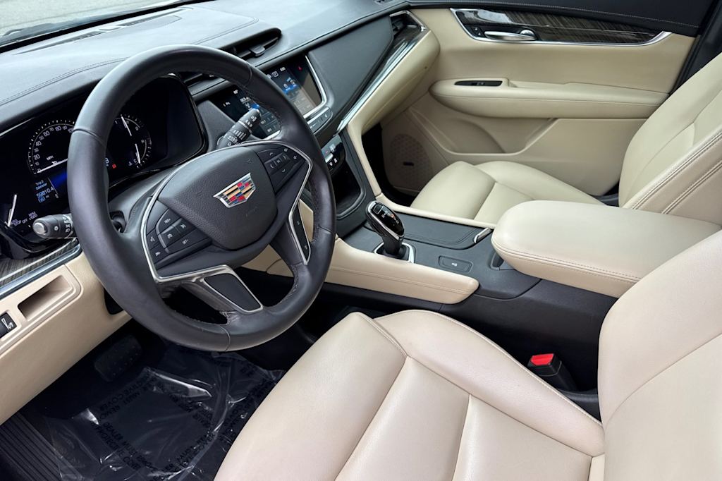 Thumbnail: 2017 Cadillac XT5 - 9