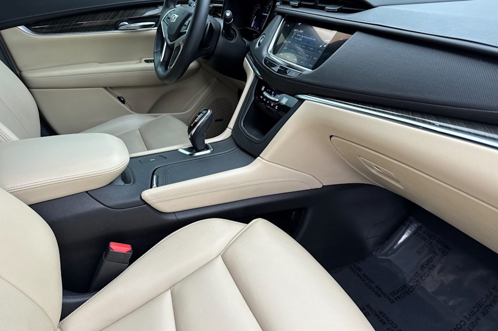 Thumbnail: 2017 Cadillac XT5 - 13