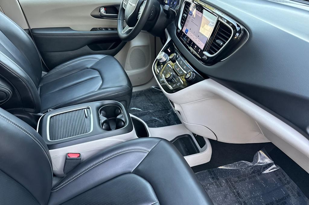 Thumbnail: 2023 Chrysler Pacifica - 12