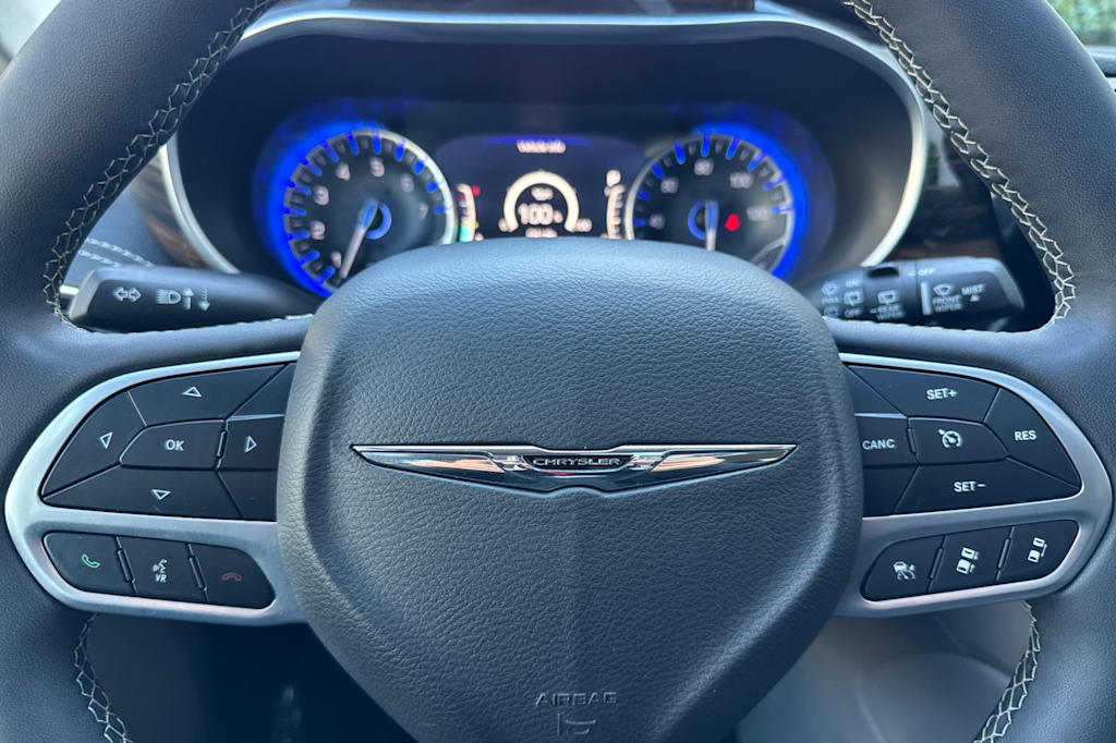 2023 Chrysler Pacifica Limited 28