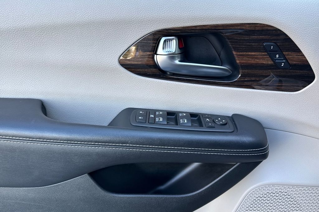2023 Chrysler Pacifica Limited 20