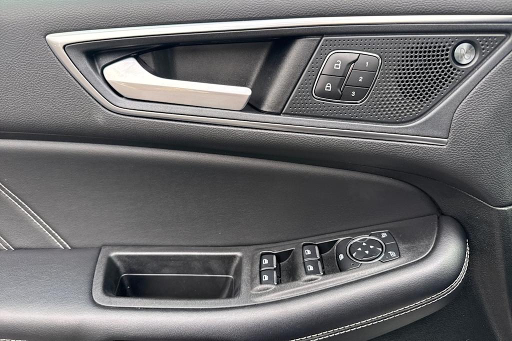 Thumbnail: 2023 Ford Edge - 21
