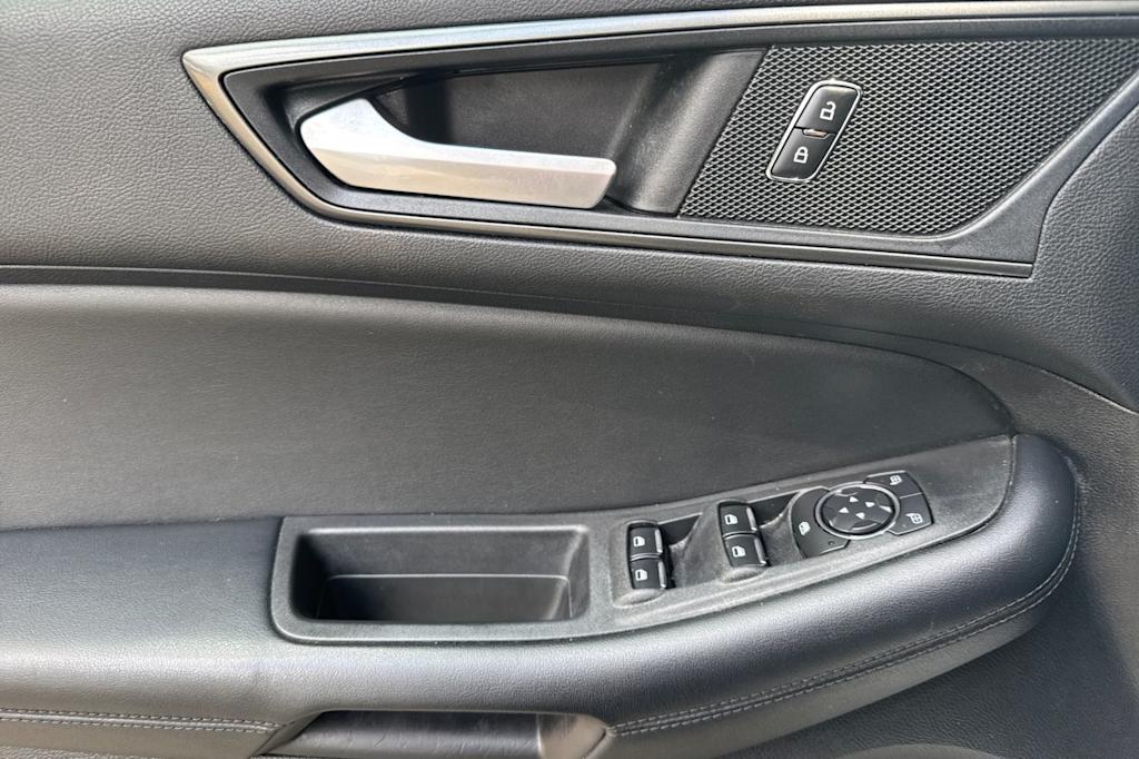 Thumbnail: 2022 Ford Edge - 21