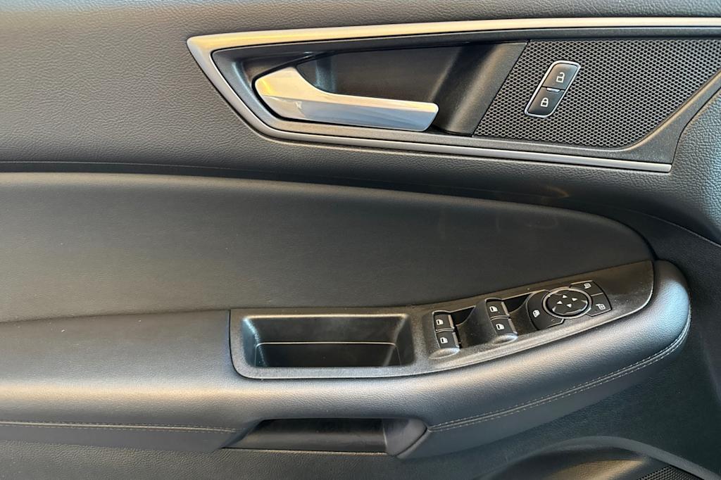 Thumbnail: 2022 Ford Edge - 21