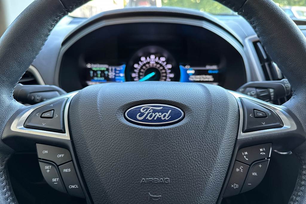 Thumbnail: 2022 Ford Edge - 26