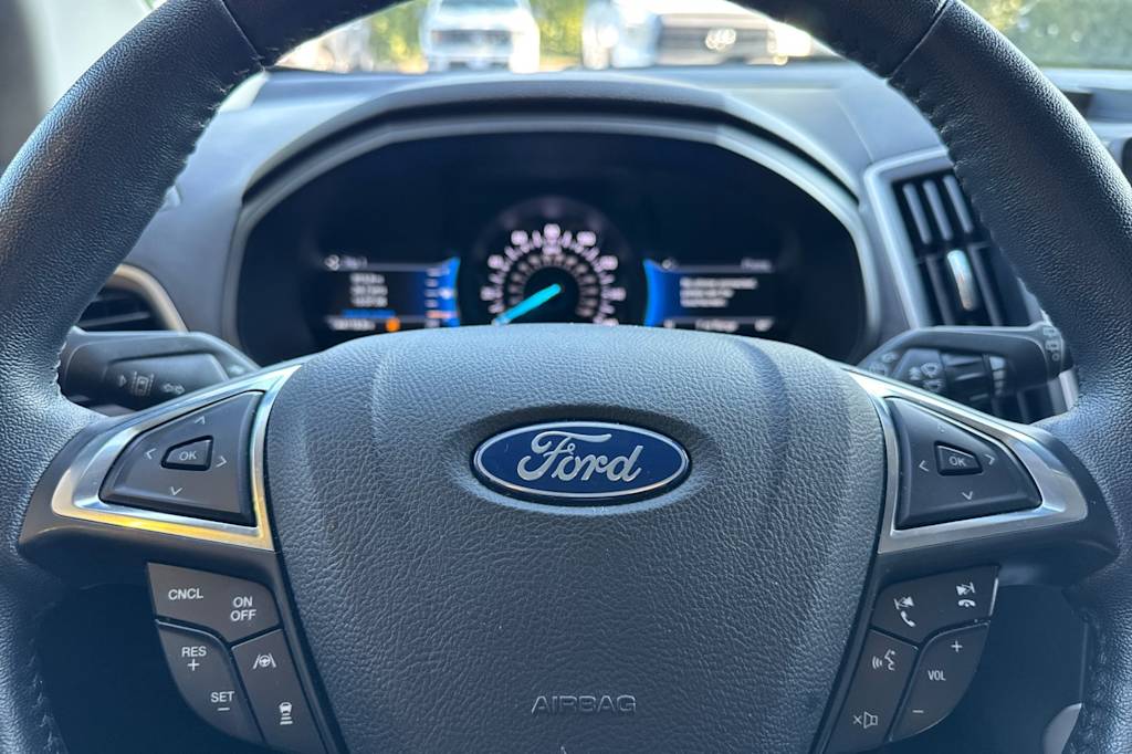 Thumbnail: 2022 Ford Edge - 25