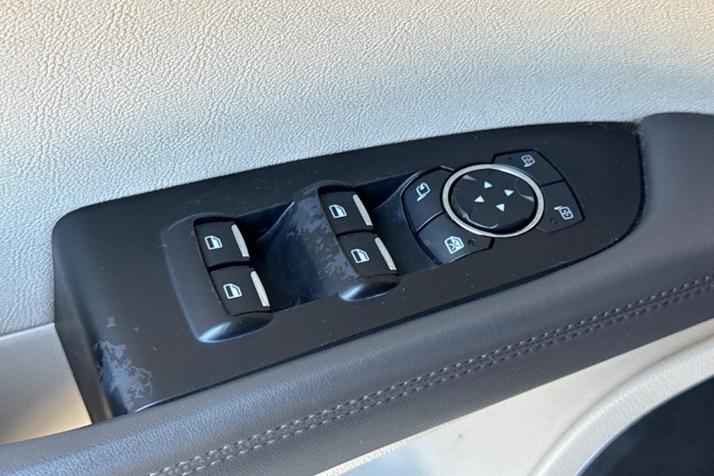 Thumbnail: 2019 Lincoln Nautilus - 21