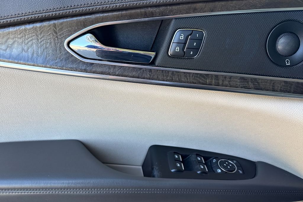 Thumbnail: 2019 Lincoln Nautilus - 20