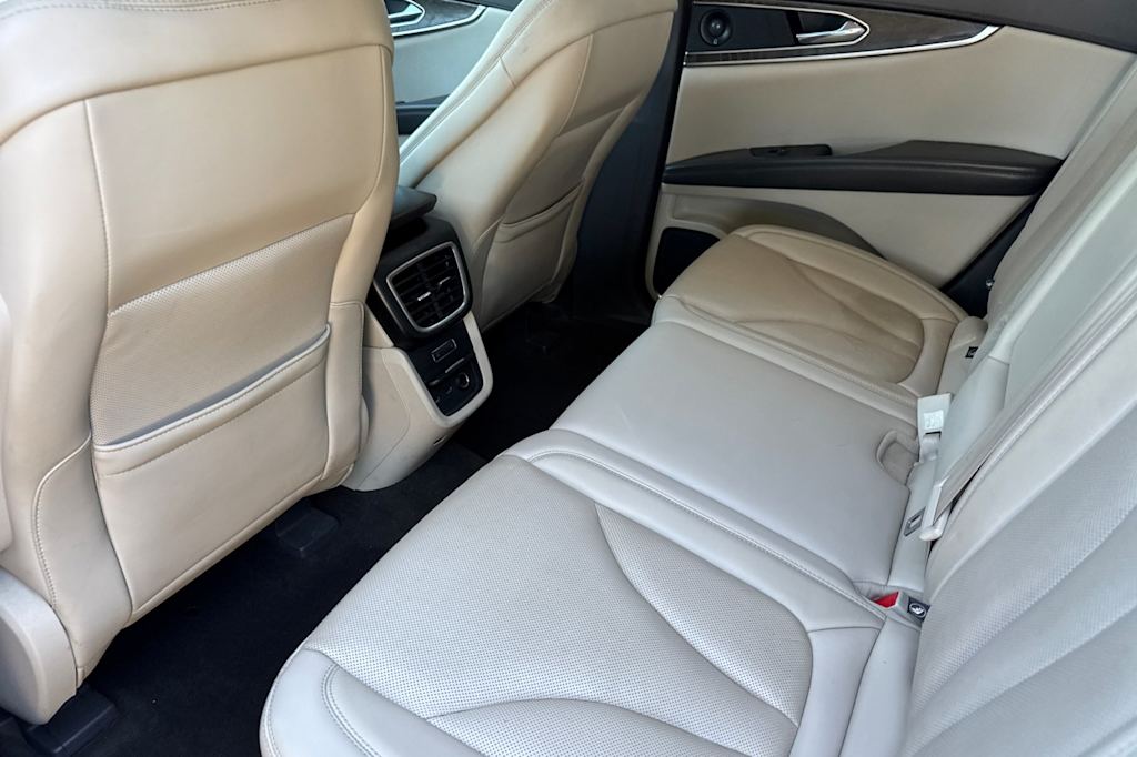 Thumbnail: 2019 Lincoln Nautilus - 10